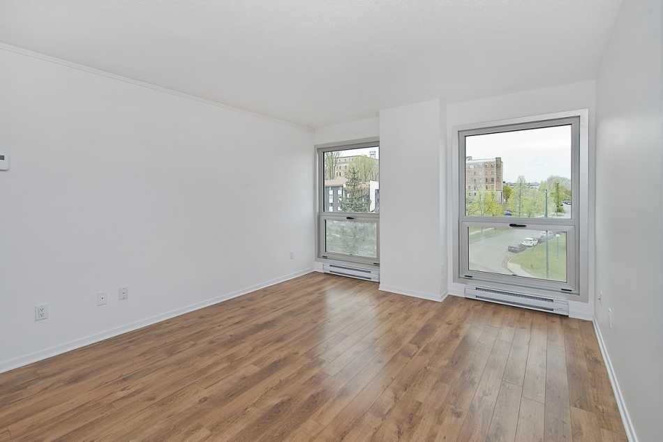 Ste-Foy (Cité-Universitaire) Le Central #735 308 - 11