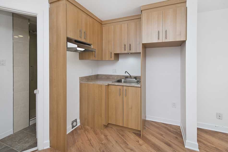 Québec Le Cavalier #2121 10 - 1