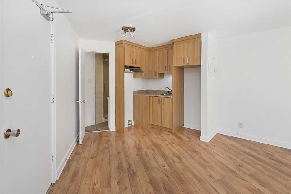 Québec Le Cavalier #2121 10 - 2