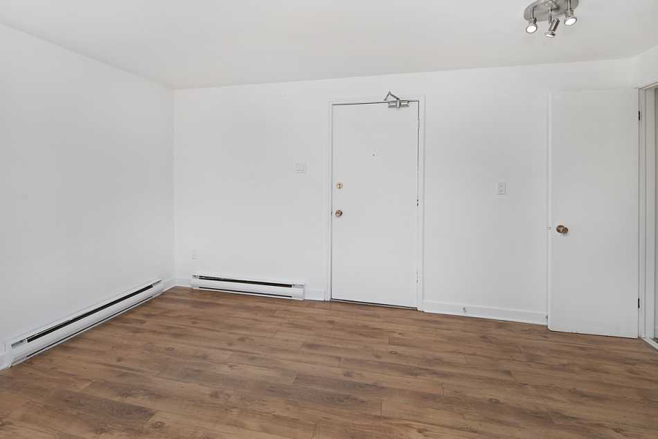 Québec Le Cavalier #2121 10 - 6