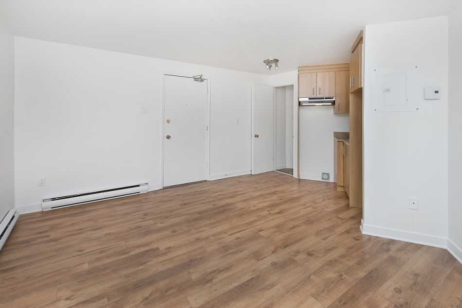 Québec Le Cavalier #2121 10 - 7