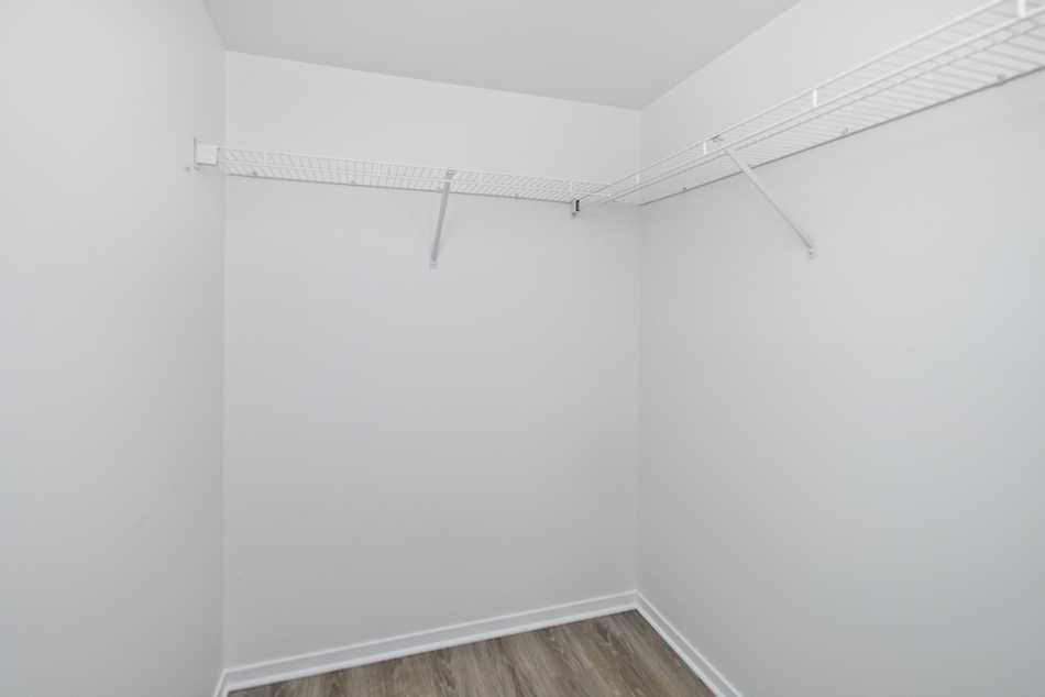 Ste-Foy (Cité-Universitaire) Le Central #735 812 - 8