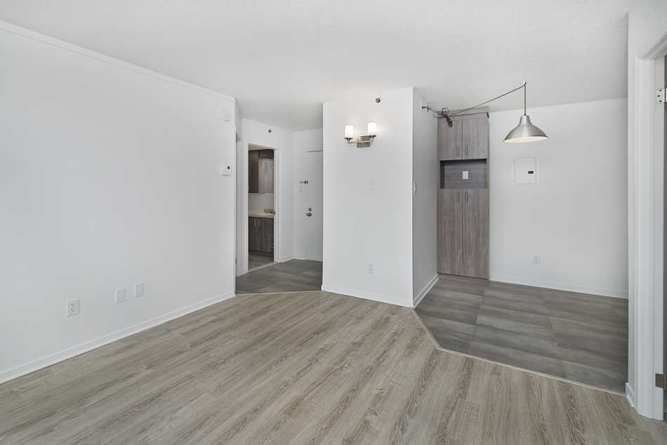 Ste-Foy (Cité-Universitaire) Le Central #735 812 - 11