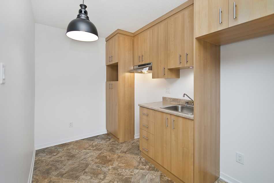 Ste-Foy (Cité-Universitaire) Le Central #735 707 - 1