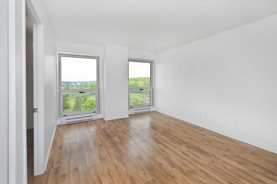 Ste-Foy (Cité-Universitaire) Le Central #735 707 - 9