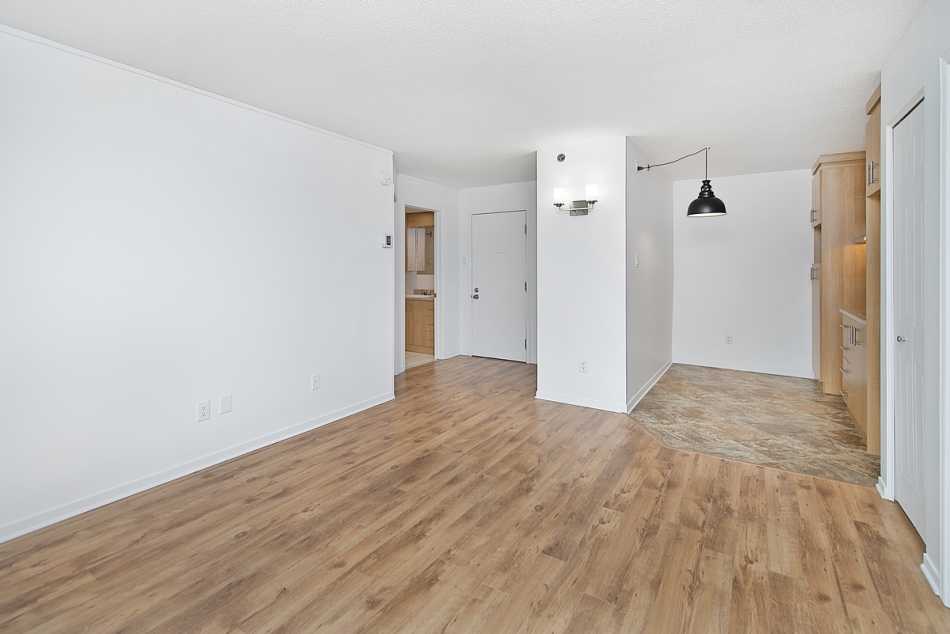 Ste-Foy (Cité-Universitaire) Le Central #735 707 - 10