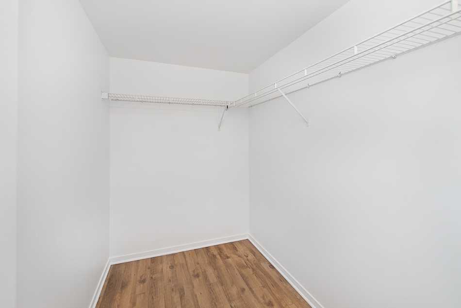 Ste-Foy (Cité-Universitaire) Le Central #735 509 - 3