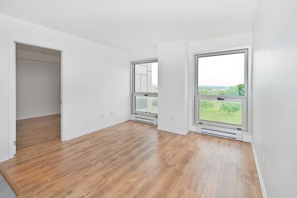 Ste-Foy (Cité-Universitaire) Le Central #735 509 - 8