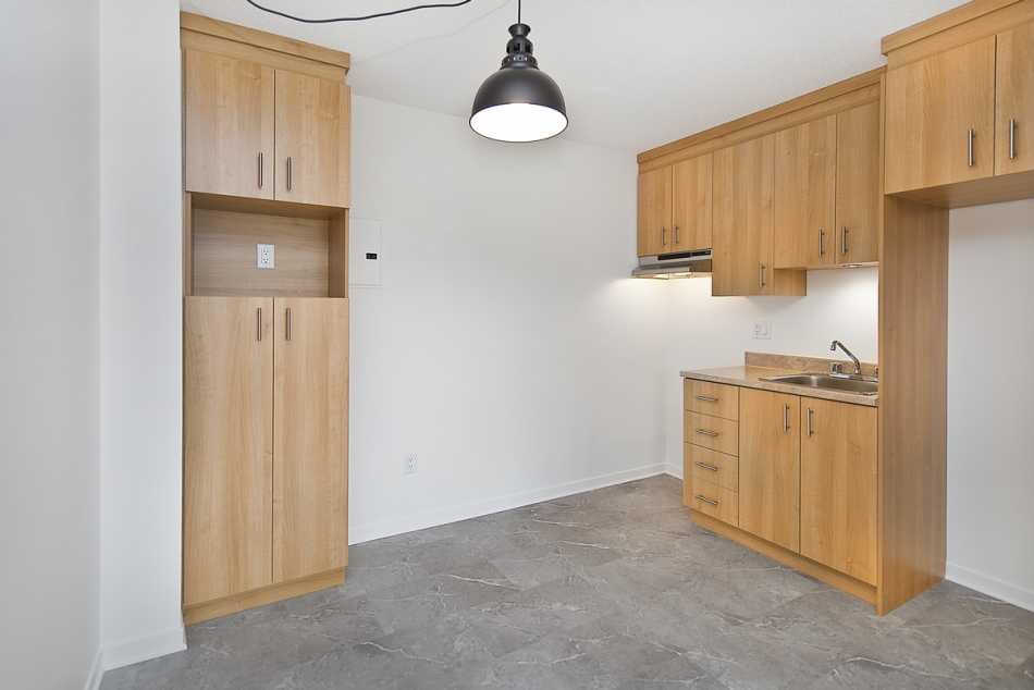 Ste-Foy (Cité-Universitaire) Le Central #735 309 1