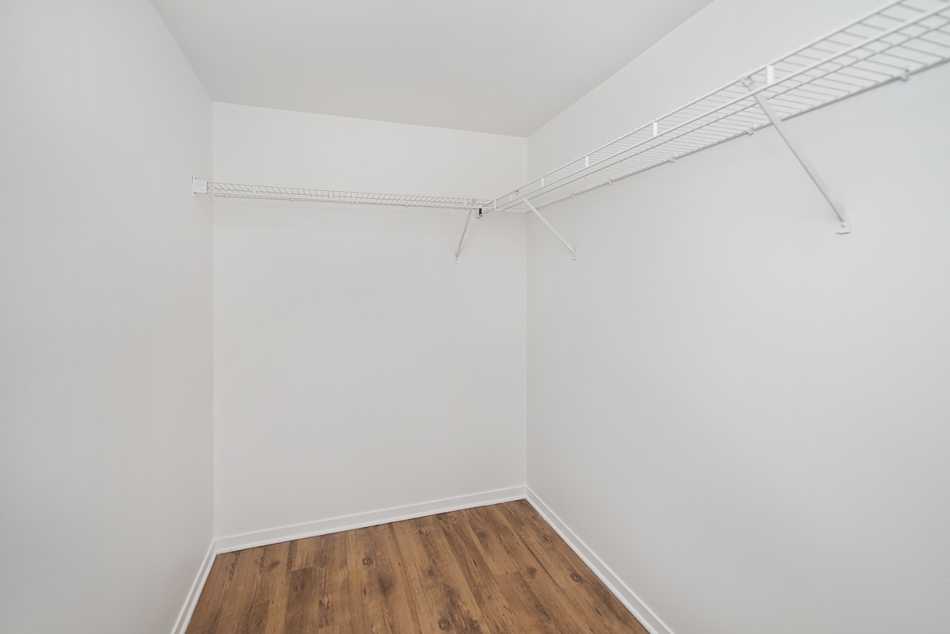 Ste-Foy (Cité-Universitaire) Le Central #735 309 - 4