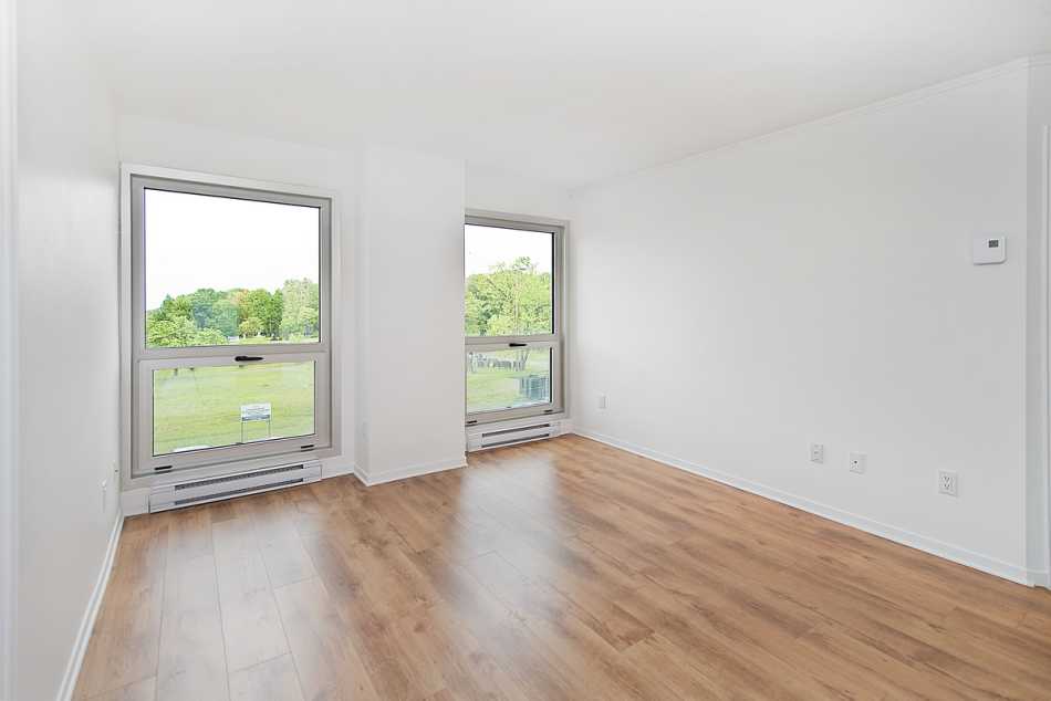 Ste-Foy (Cité-Universitaire) Le Central #735 309 - 10