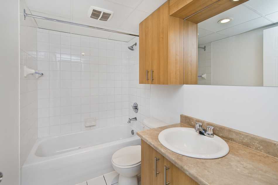 Ste-Foy (Cité-Universitaire) Le Central #735 307 - 3