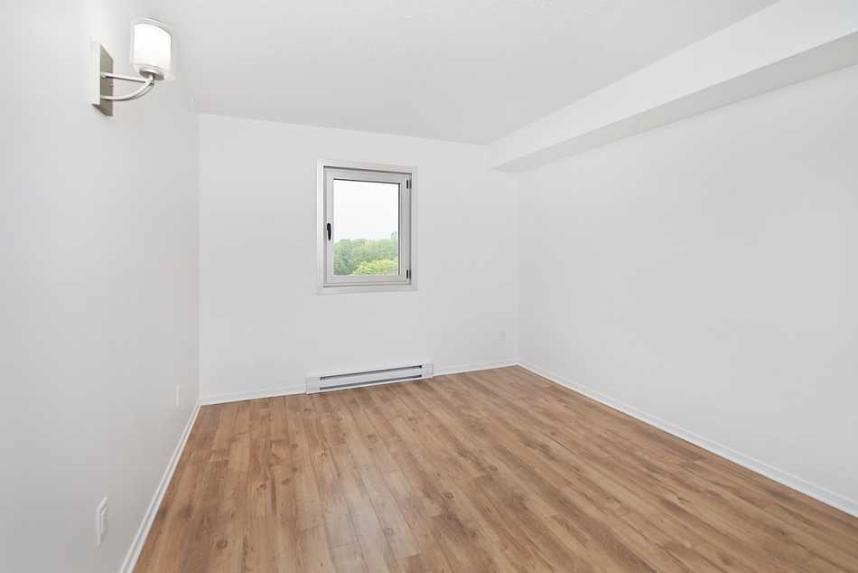 Ste-Foy (Cité-Universitaire) Le Central #735 307 - 5