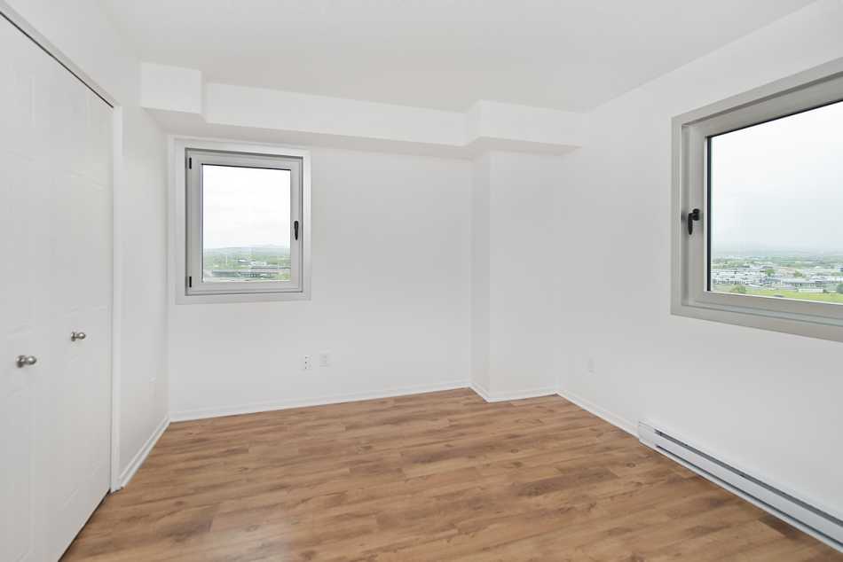 Ste-Foy (Cité-Universitaire) Le Central #735 307 - 7