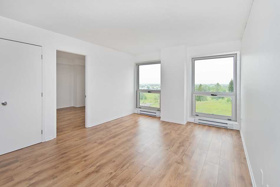 Ste-Foy (Cité-Universitaire) Le Central #735 307 - 8