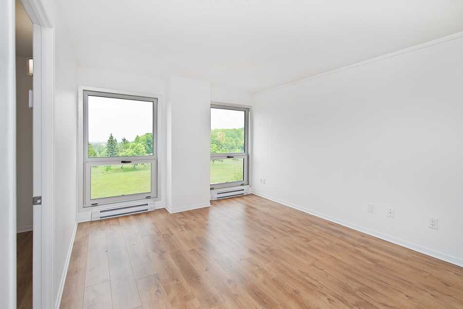 Ste-Foy (Cité-Universitaire) Le Central #735 307 - 9