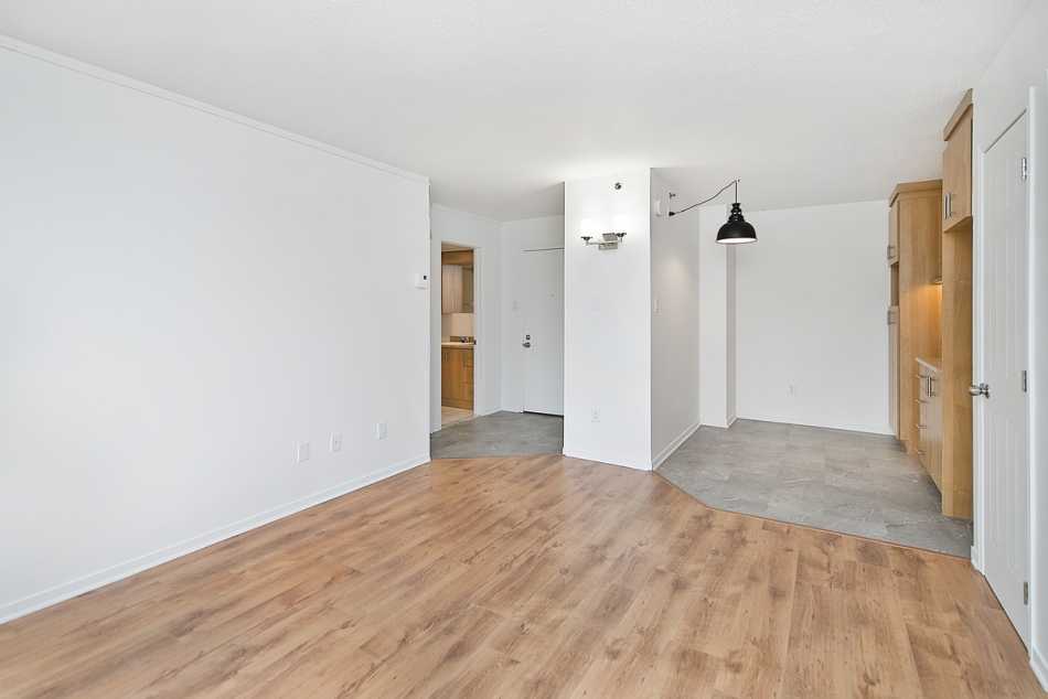 Ste-Foy (Cité-Universitaire) Le Central #735 307 - 10