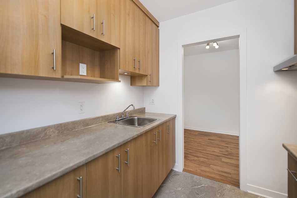 Ste-Foy (Cité-Universitaire) Place Versailles #2280 507 - 1