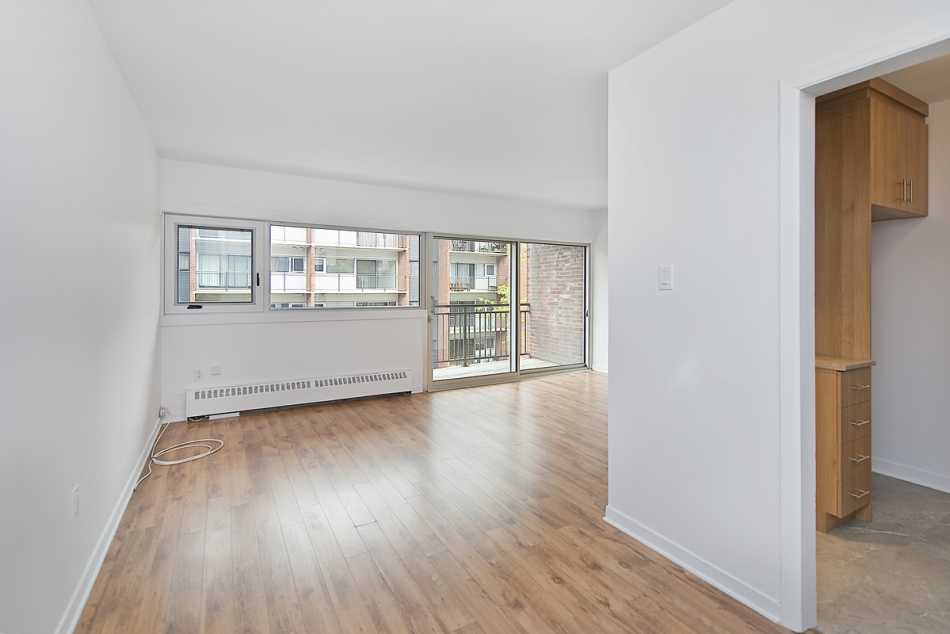 Ste-Foy (Cité-Universitaire) Place Versailles #2280 507 - 3