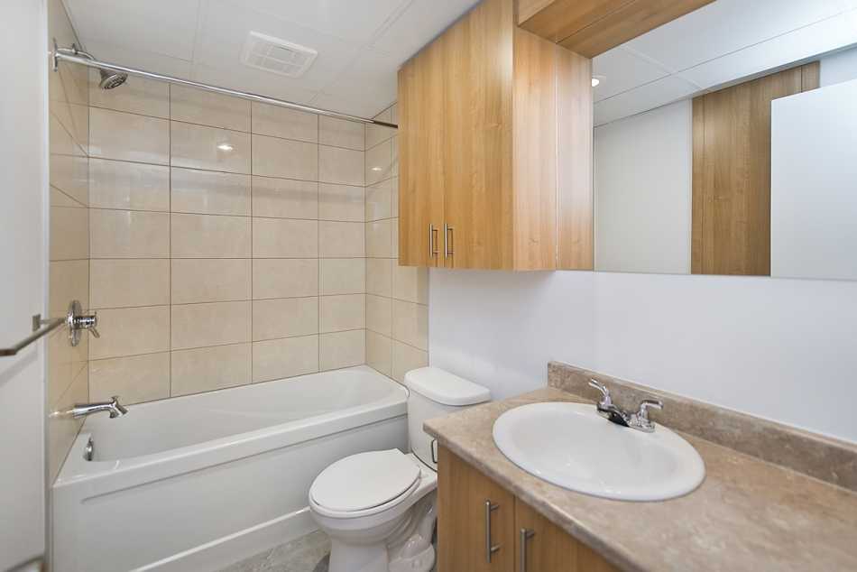 Ste-Foy (Cité-Universitaire) Place Versailles #2280 507 - 4