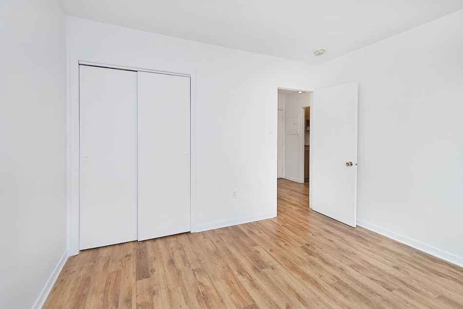 Ste-Foy (Cité-Universitaire) Place Versailles #2280 507 - 5