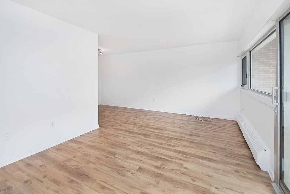 Ste-Foy (Cité-Universitaire) Place Versailles #2280 507 - 8