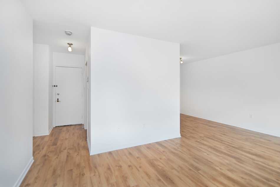 Ste-Foy (Cité-Universitaire) Place Versailles #2280 507 - 9