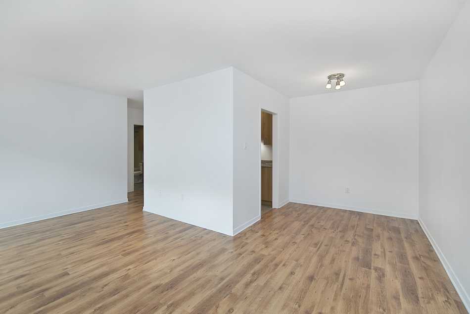 Ste-Foy (Cité-Universitaire) Place Versailles #2280 507 - 10