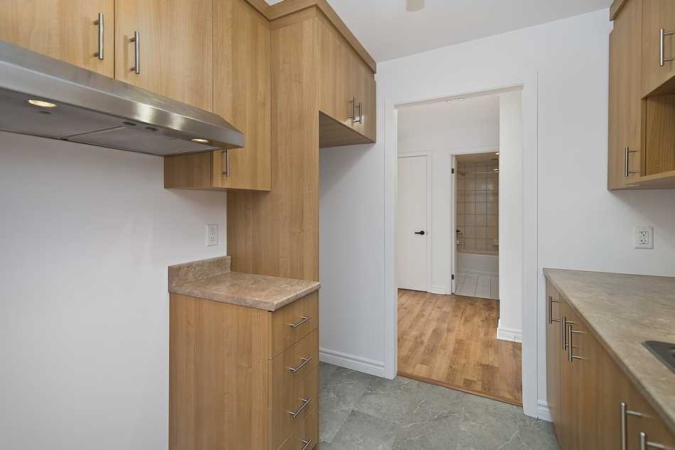 Ste-Foy (Cité-Universitaire) Place Versailles #2272 604 1