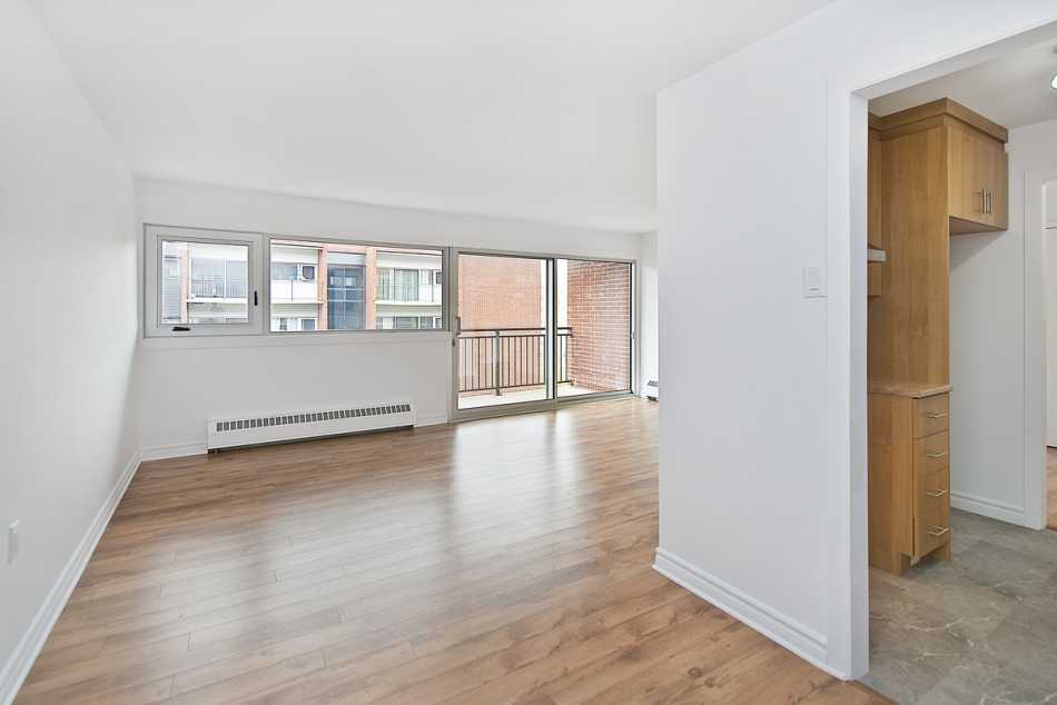 Ste-Foy (Cité-Universitaire) Place Versailles #2272 604 - 3