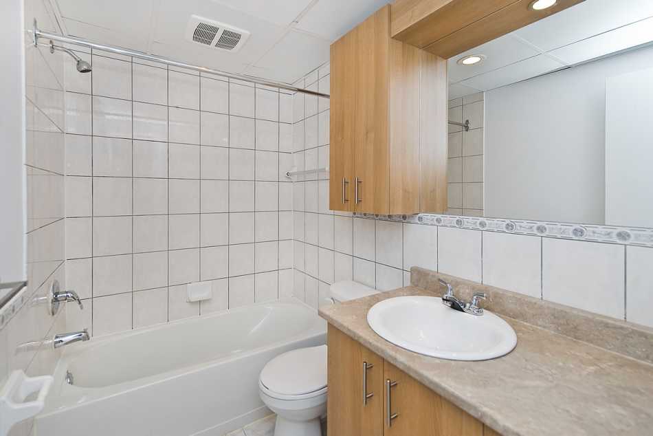 Ste-Foy (Cité-Universitaire) Place Versailles #2272 604 - 4