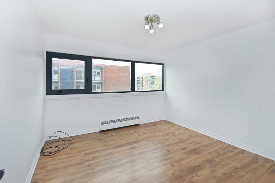 Ste-Foy (Cité-Universitaire) Place Versailles #2272 604 - 6