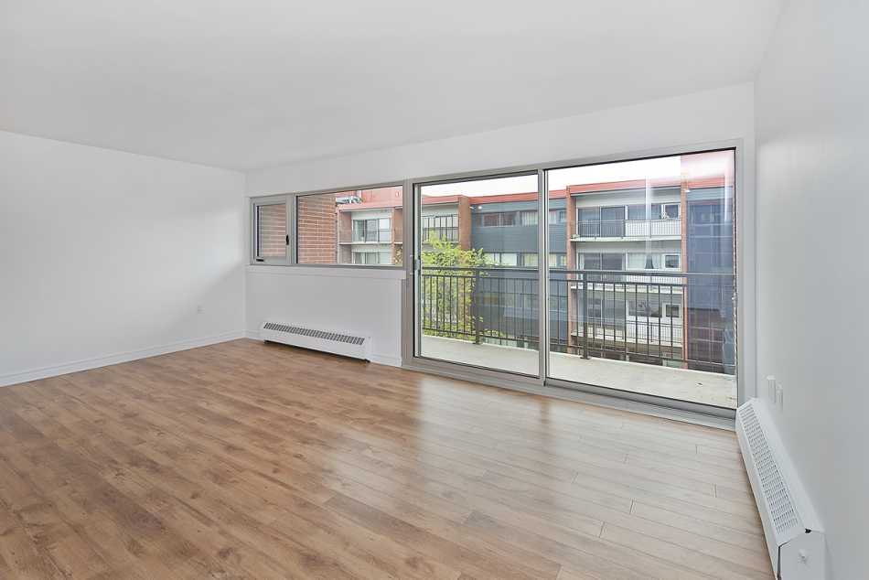 Ste-Foy (Cité-Universitaire) Place Versailles #2272 604 - 7