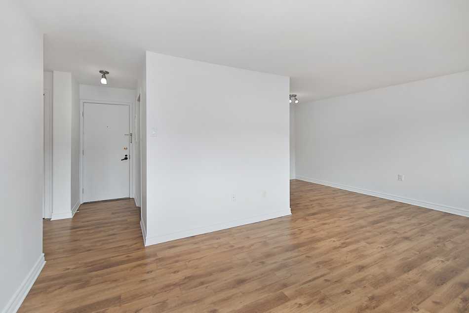 Ste-Foy (Cité-Universitaire) Place Versailles #2272 604 - 10