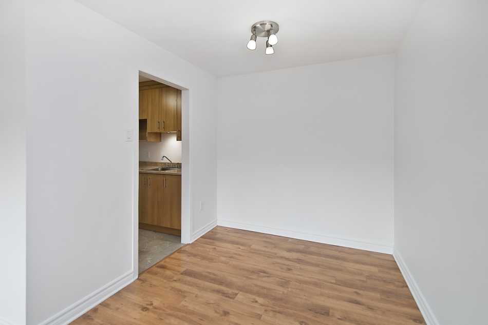 Ste-Foy (Cité-Universitaire) Place Versailles #2272 604 - 12