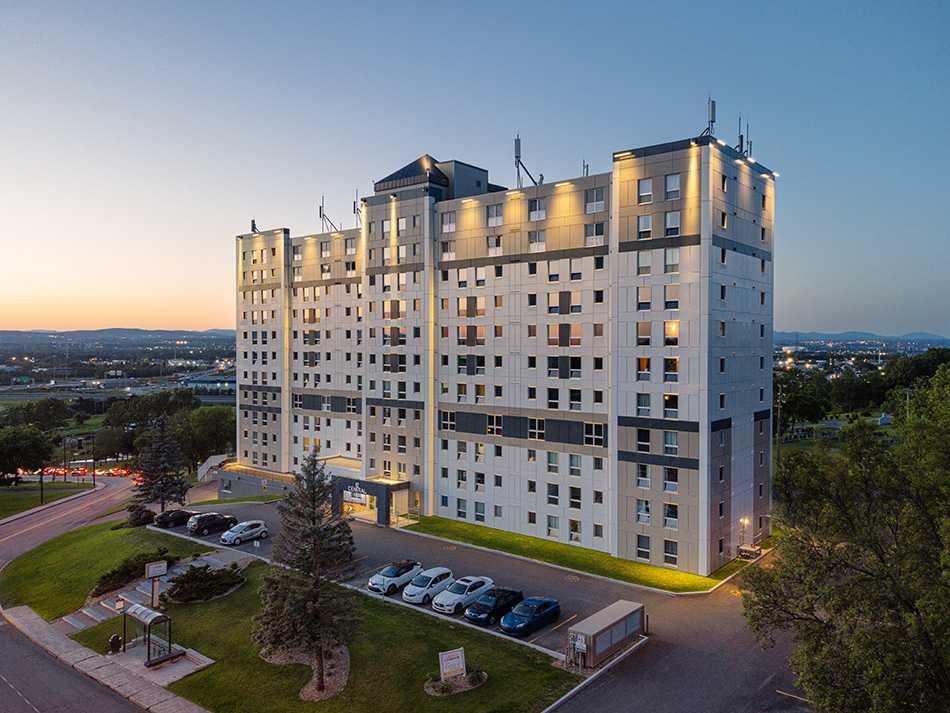 Ste-Foy (Cité-Universitaire) Le Central #735 1006 1