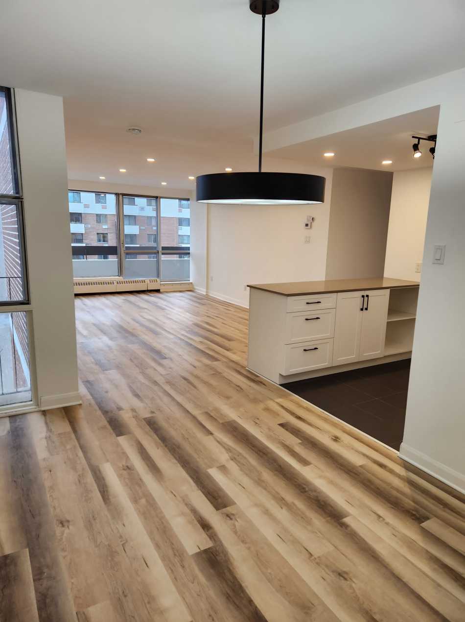 Côte St-Luc Seasons #6600 2004 - 2